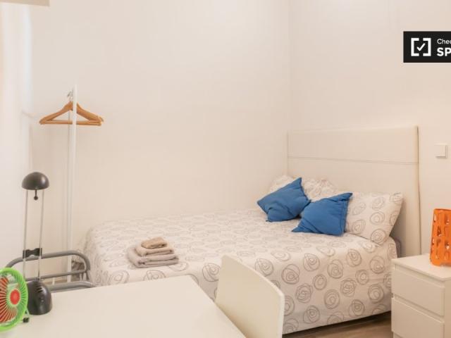Habitaciones en apartamento de 4 habitaciones en Madrid