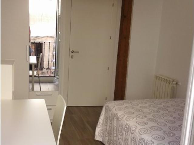 Habitaciones en apartamento de 4 habitaciones en Madrid