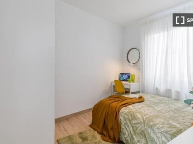 Habitaciones en apartamento de 4 habitaciones en Madrid