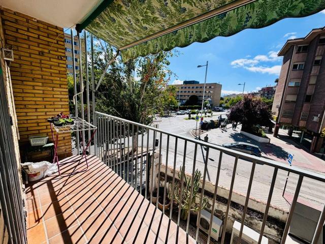 HABITACIONES EN PISO PARA ESTUDIANTES DE 4 DORMITORIOS/AMUEBLADO/DOS TERRAZAS/JUNTO A PLAZA DE TOROS