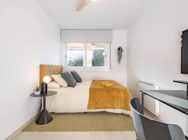 Habitaciones para alquilar en apartamento de 4 dormitorios en Barcelona