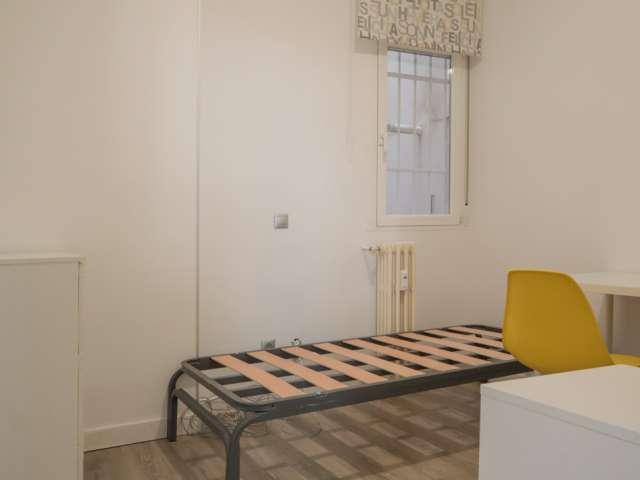 Habitaciones para alquilar en apartamento de 4 dormitorios en Chamberí, Madrid