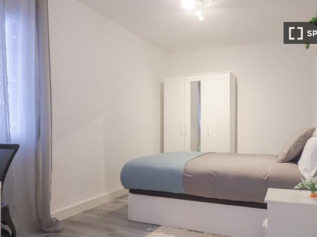 Habitaciones para alquilar en apartamento de 5 dormitorios en Madrid