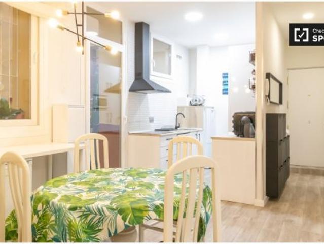 Habitaciones para alquilar en apartamento de 8 habitaciones en Madrid