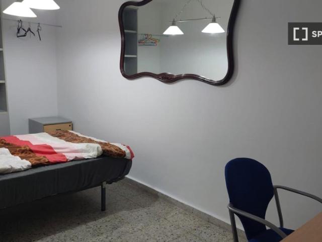 Habitaciones para alquilar en apartamento de 8 habitaciones en Madrid