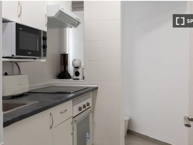 Habitaciones para alquilar en apartamento de 2 dormitorios en Gràcia