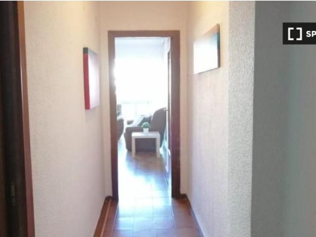 Habitaciones para alquilar en apartamento de 3 dormitorios en Camins al Grau