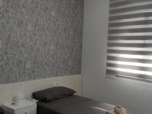 Habitaciones para alquilar en apartamento de 3 dormitorios en Valencia