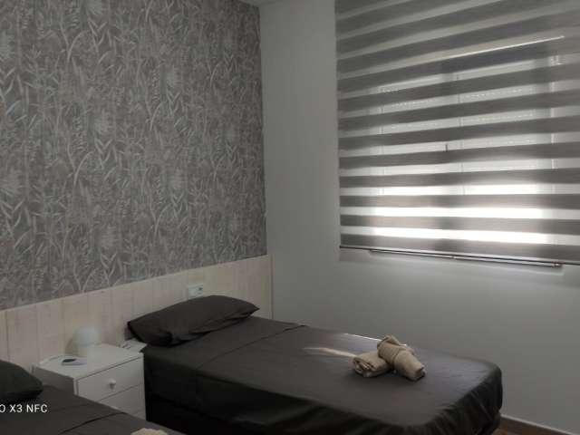 Habitaciones para alquilar en apartamento de 3 dormitorios en Valencia