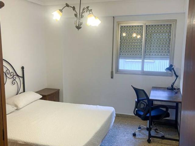 ¡Habitaciones Premium para Estudiantes en Alcoy! Luz, Vistas y Todo Listo para Entrar