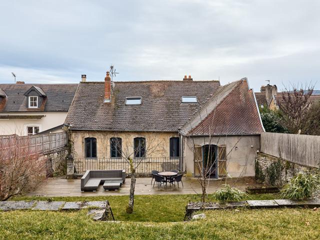 Habiter la ville, en retrait 289m² Vesoul