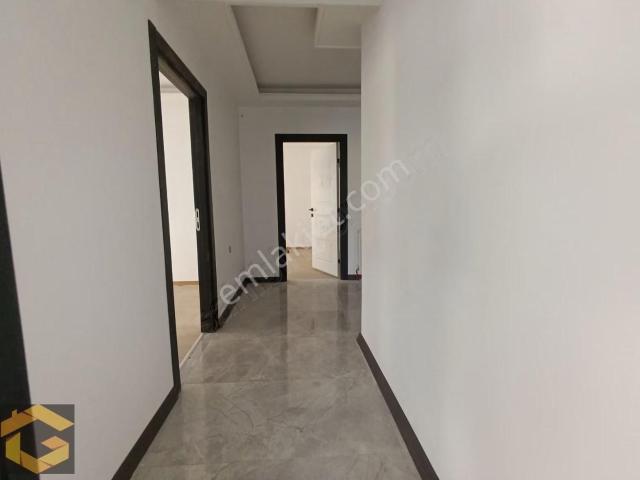Hacı Bayram Veli Caddesi Üzeri Yıldız Göbek Yakını Kiralık 3+1