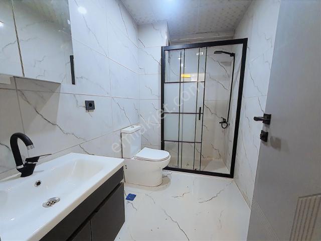 Hacılar Çeşmesinde Okula, Pazara, Caddeye Yakın, Ayrı Mutfak 1+1
