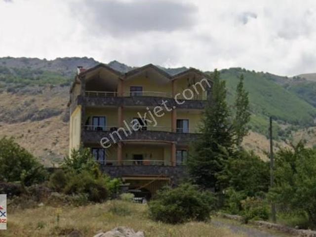 Hacılarda Manzaralı 2.000 M² İçinde 4 Katlı Geniş Aile Villası