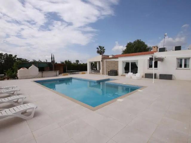 Hacienda hípica situada justo fuera de Crevillente. La casa. 190m² Crevillent