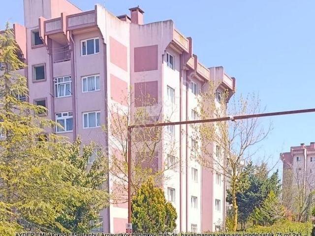 Hadımköy Mah De Havalimanına Yakın Site İçinde Satılık 75 M² 2+1 – Yüksek Giriş.kat Daire