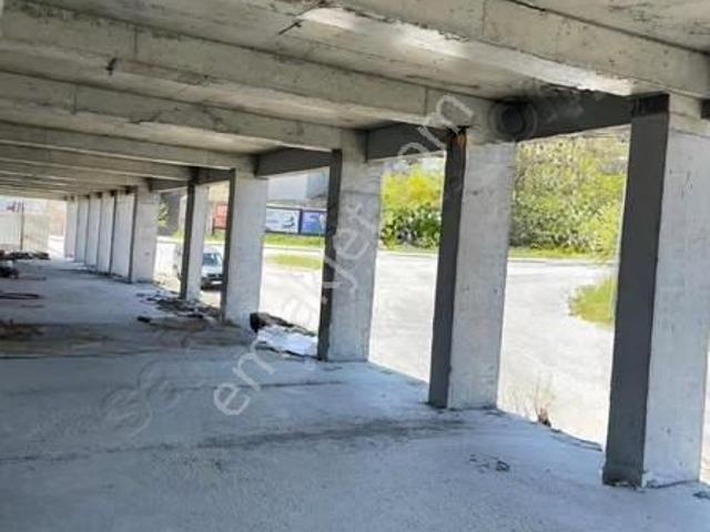 Hadımköy Merkezde Kurumsala Kiralık Cadde Üzeri Dükkan