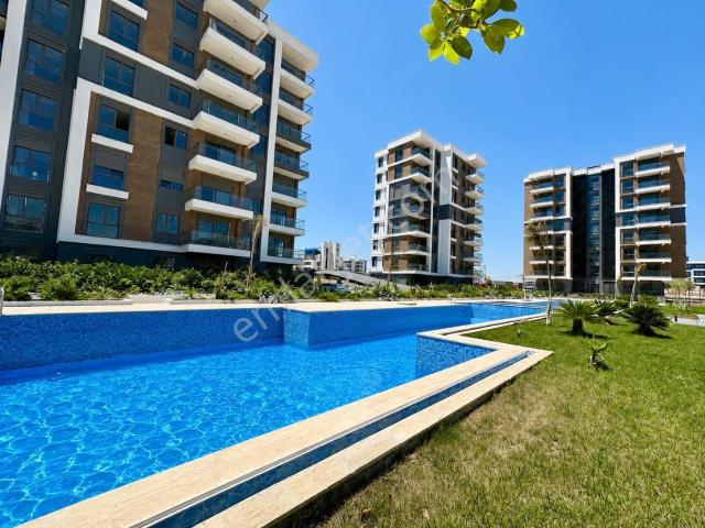 Hadi Mostafapour'dan Site İçerisinde Ayrı Mutfak 2+1 Daire
