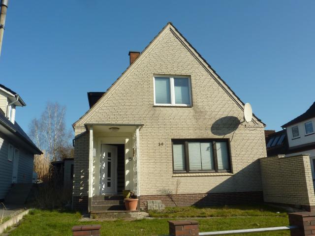 Haffkrug, EFH mit Nebengebäuden und Garage in Strandnähe