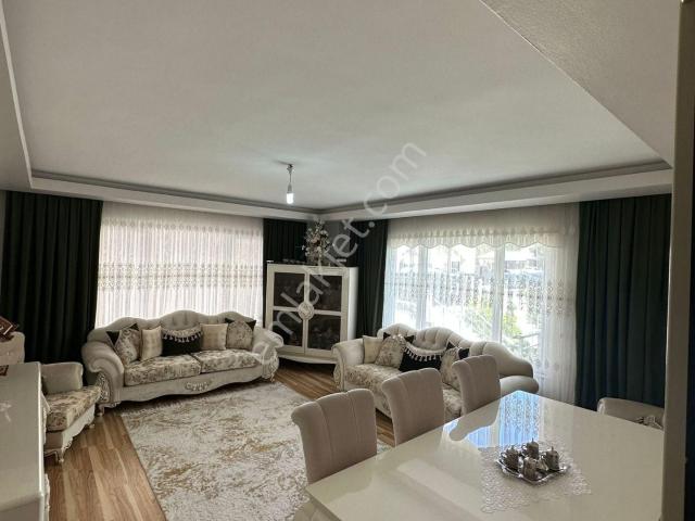 Hafiziye Mahallesinde Satılık Geniş 4+1 Site İçi Daire