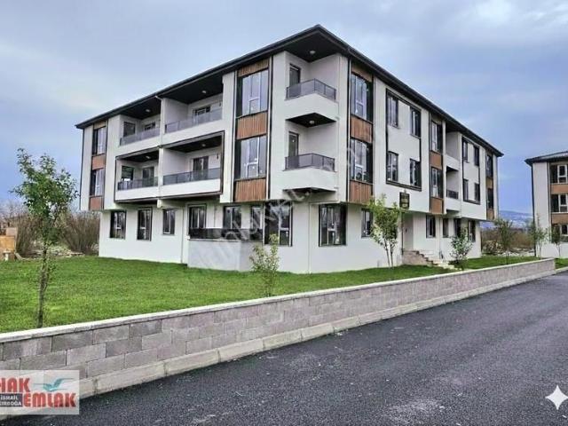 Hak Emlak'tan Derelitütüncü Mahallesinde Satılık 3+1 Daire