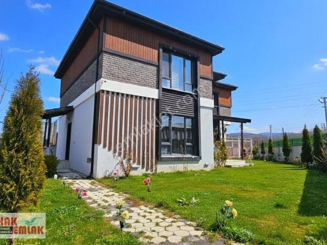 Hak Emlaktan Kazukoğlu Mah Ful Eşyalı Satılık Tam Müstakil Villa