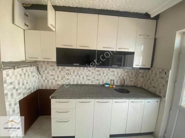 Hakan Emlak'tan Çarşı İçinde Yapılı 3+1 Kiralık Daire