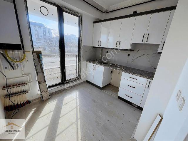 Hakan Emlak'tan Kapaklı'da Sıfır 3+1 Kiralık Daire