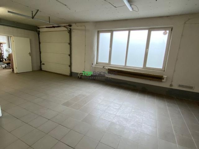 Hala magazynowa 230 m2 z parkingiem i socjalem