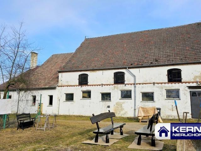 Hala magazynowa 271 m² z zapleczem i działką 1100 m²
