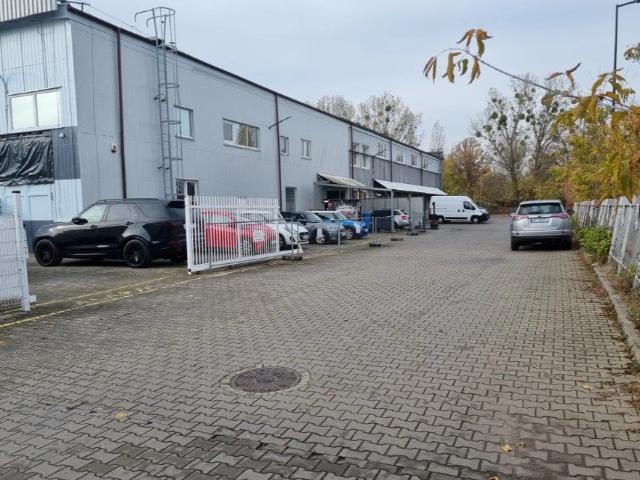 Hala magazynowa 900 m² z biurem, dostęp od zaraz