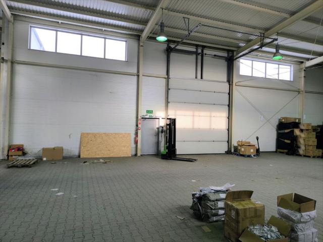 Hala magazynowa 900 m² z biurem, wysoka, rozładunek
