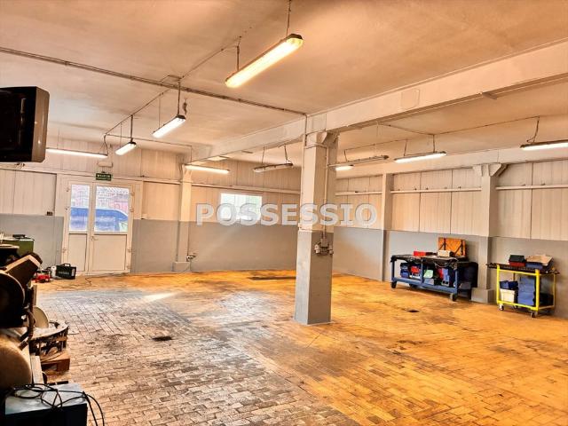 Hala magazynowa i biuro w Strzegomiu – 133 m², ogrzewanie, rampy