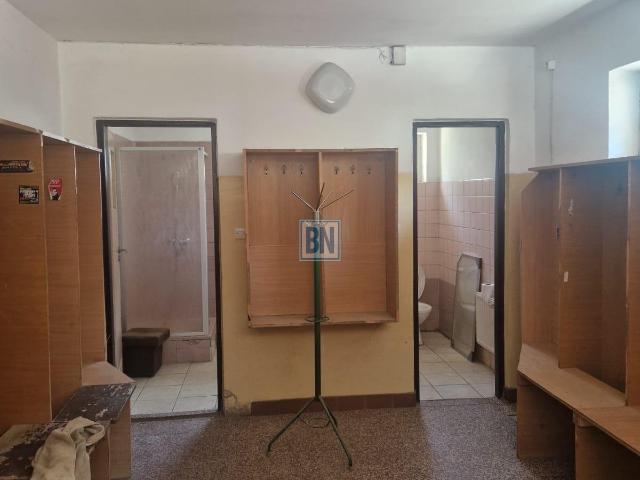 Hala produkcyjno biurowa z fotowoltaiką i parkingiem