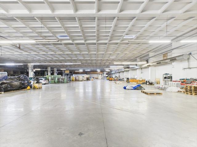 Hala przemysłowa 14 432 m² z biurami, wysoka moc