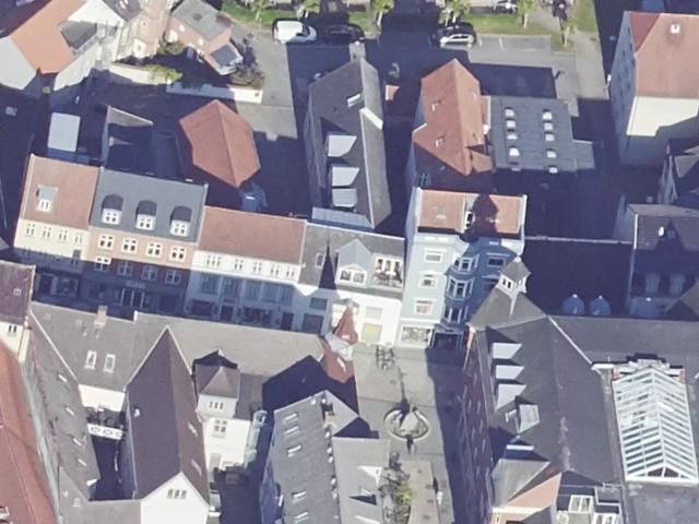 Halberg & Olsen Erhverv udbyder nu et spændende og særdeles synligt lejemål midt på den populære gågade i Vejle