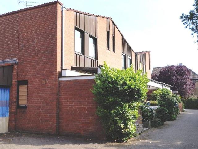 Halbfreistehendes 1 Familienreihenendhaus mit Sanierungsbedarf in DU Huckingen