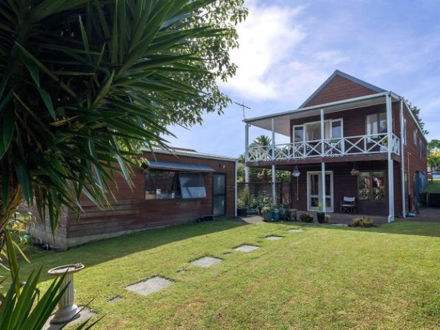 half moon bay, 3 bedrooms
