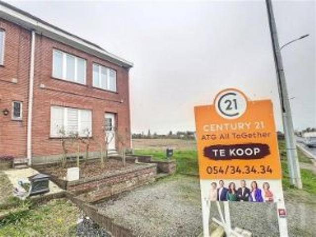 half open bebouwing met tuin en oprit op 5are33