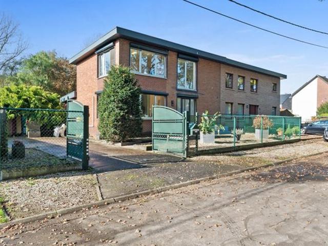 Half open woning met 3 slaapkamers vlakbij natuurgebied D.