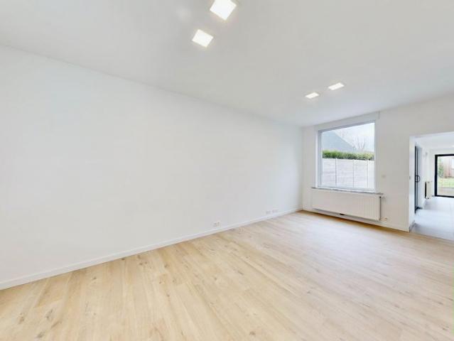Half open woning te huur te Lauwe