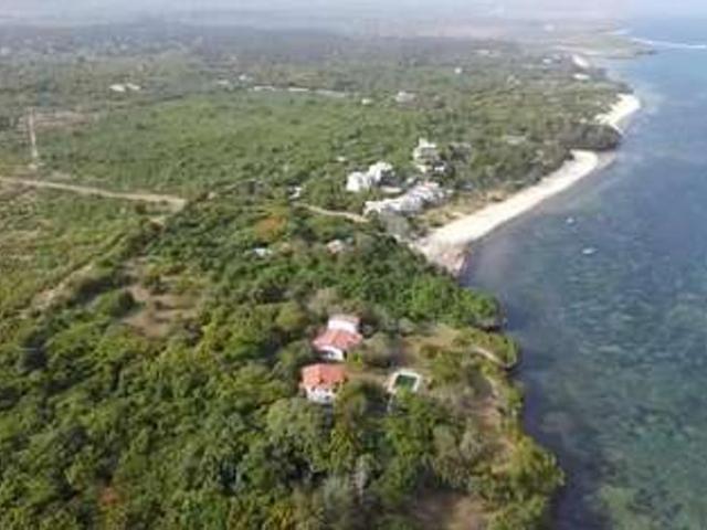 Half acre beach plot for sale in Vipingo
