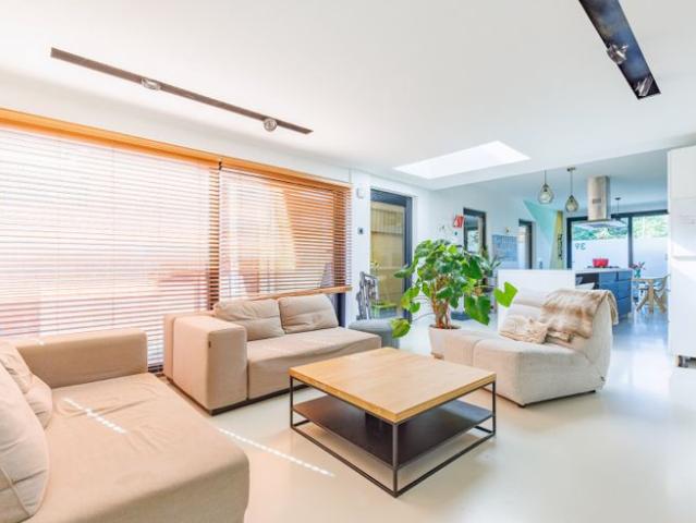 HALFOPEN 3 SLPKWONING met ZONNIGE TUIN & fietsenpoortje/zij