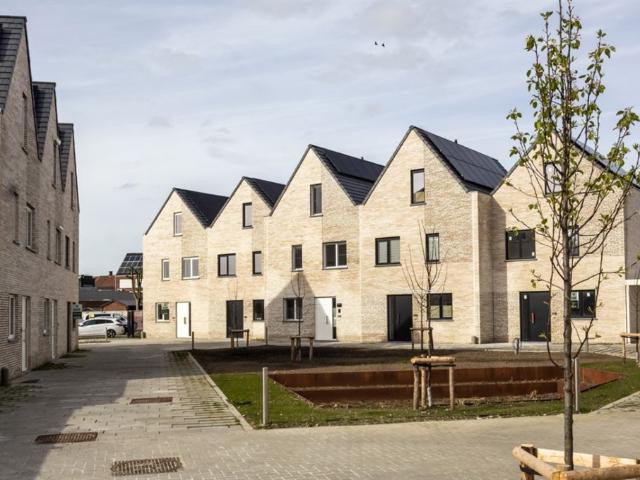 Halfopen woning in nieuwe verkaveling / woonerf te CENTRUM Roeselare 6% BTW Mogelijk