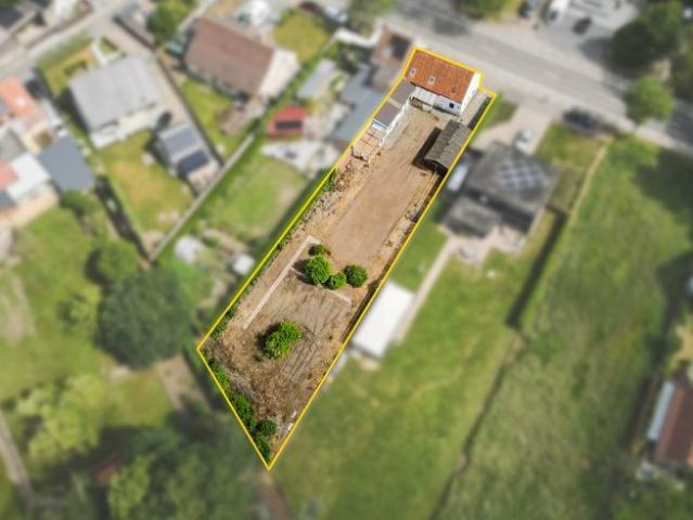 Halfopen woning op ruim perceel van 1.082 m²