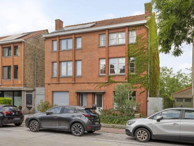 Halfopen woning met zonnige tuin op toplocatie in Sint Michi