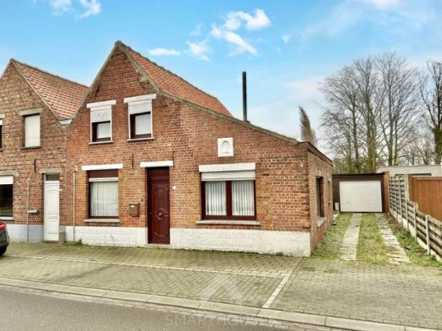 Halfopen bebouwing op 343 m² met 2 slaapkamers en garage