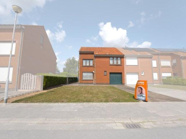 Halfopen bebouwing met garage en tuin