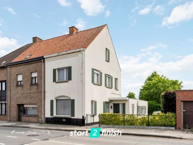 Halfopen bebouwing met renovatiepotentieel te Ardooie