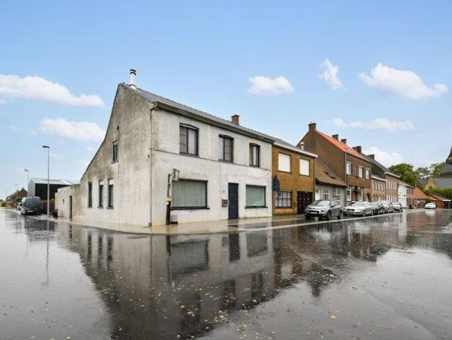 Halfopen bebouwing met tuin en zijingang!